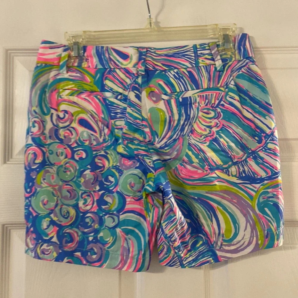 Lilly Pulitzer Swirl Print Shorts in Blue and Pink size 0 waist 30” inseam 7”